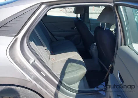 2022 Hyundai Elantra Sel z USA, uszkodzony, nr VIN KMHLM4AG5NU218256